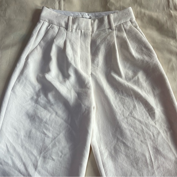 Aritzia- The Effortless Pants Cropped Crepette Light Birch Size 2 Wide Leg - Picture 3 of 9